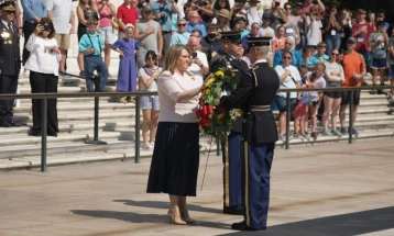 Petrovska lays wreath at US Tomb of the Unknown Soldier