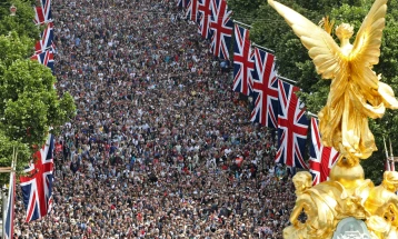 Queen's Platinum Jubilee launches with parade, 70-aircraft flypast