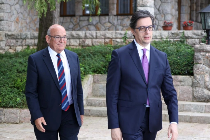 Pendarovski and Peach discuss developments in region