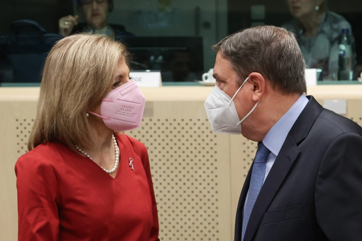 EU health commissioner: Use summer to prepare for SARS-CoV-2 surge