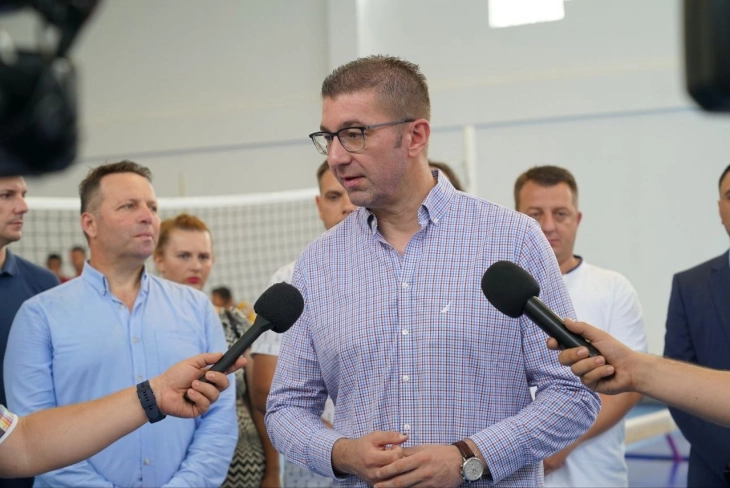 Mickoski says he’s pleasantly surprised by Pendarovski’s position on referendum