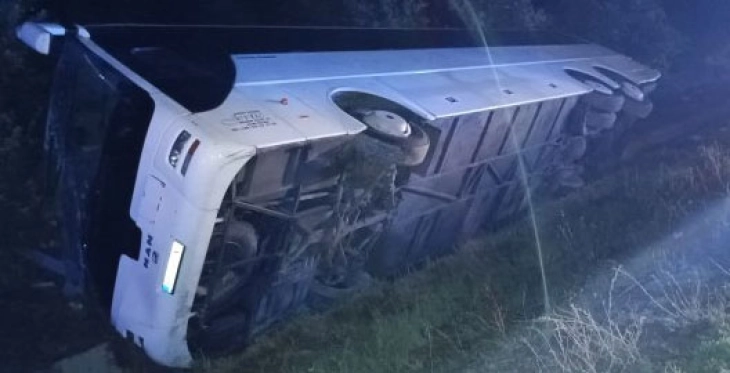 Injured in Serbian bus accident on Bulgaria highway to be transported to border with Serbia, bus driver remains in detention