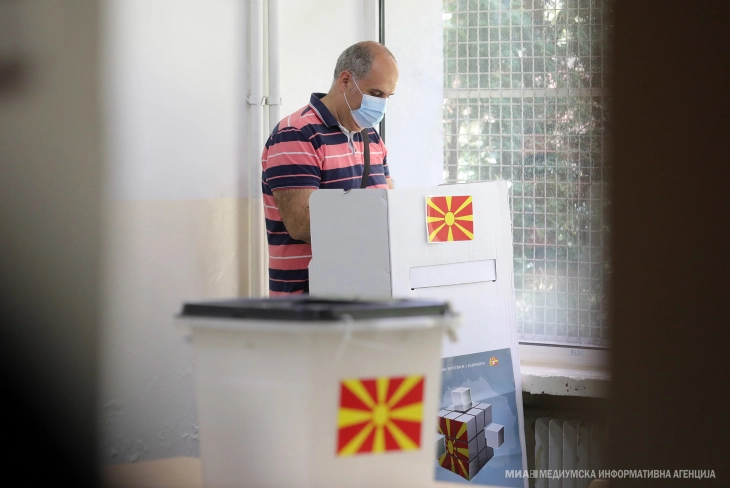 Voters in Mavrovo-Rostushe and Centar Zhupa vote for mayor; Tetovo elects municipal councilors 