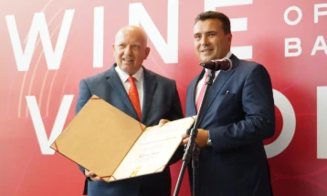 Economic Chamber presents Grand Plaque to ex-PM Zaev for contribution in regional business integration