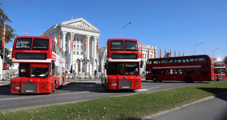 JSP buses continue to block in front of the Government, waiting for settlement of company’s debt