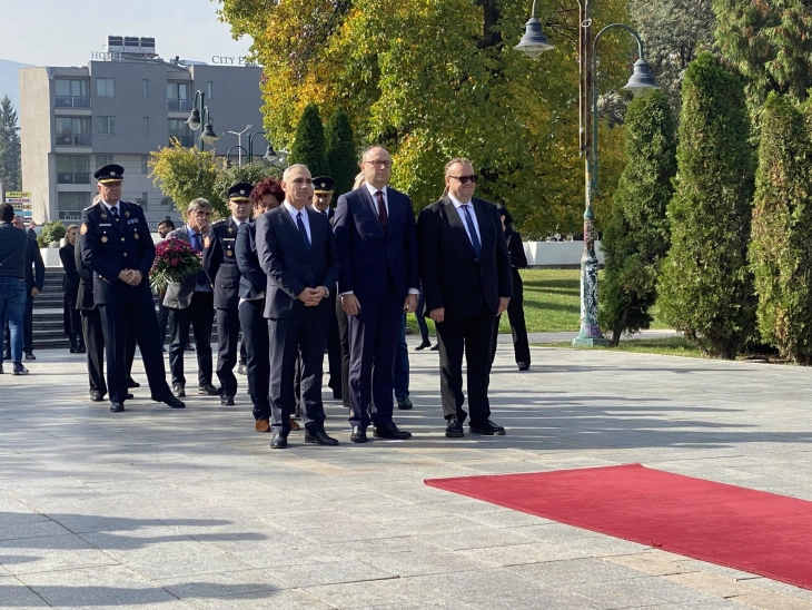 Gov’t delegation lays flowers at Goce Delchev monument on October 23 – Day of Macedonian Revolutionary Struggle