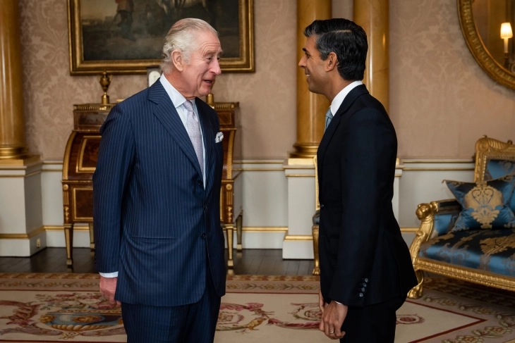 King appoints Sunak premier; Labour welcomes first British-Asian PM; Hunt re-appointed Chancellor