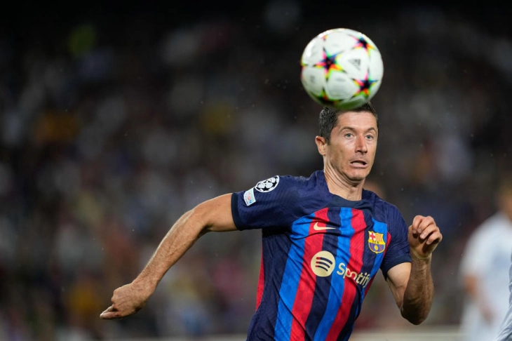 Lewandowski late show earns Barcelona 1-0 win over Valencia