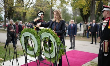 Положени цвеќиња на партизанските гробишта во Бутел и на гробот на генерал Михајло Апостолски