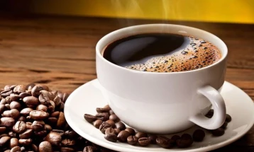 Навики околу кафето што може да придонесат за побрзо стареење