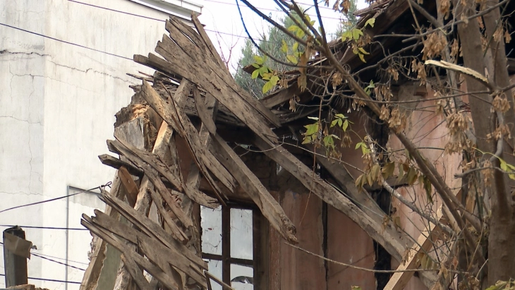 Почна постапка за отстранување на руинирани објекти во Куманово