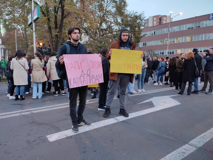 Студентски марш пред Влада, се бара зголемување на студентскиот оброк од 120 на 160 денари