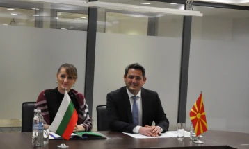 Средба на Нуредини со бугарската министерка за животна средина и води Карамфилова