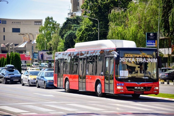 Autobusët privatë nesër nuk do të qarkullojnë për shkak të borxhit nga NQP “Shkup”