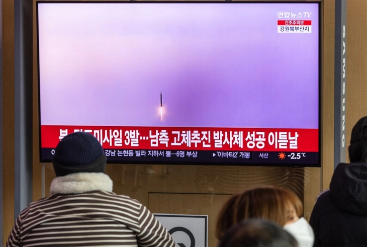 Северна Кореја лансираше три балистички ракети кон територијалните води на Јужна Кореја