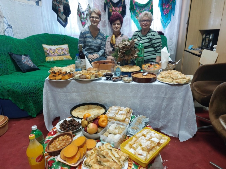 Во Прилеп се одржува богатата традиција на обичаите за Бадник и Божик