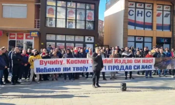 На протест во Косовска Митровица Вучиќ обвинет за предавство