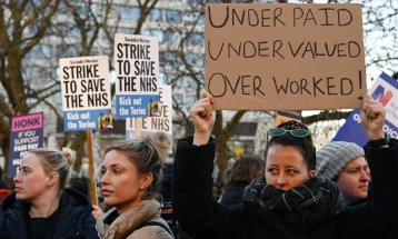 Штрајковите во Велика Британија ќе се интензивираат, наставниците се подготвуваат да прекинат со работа