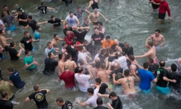 Во Бигорски почна пријавување за учество на чинот на полагањето на крстот во водите на река Радика