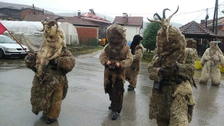 Во беровското село Ратево продолжи традицијата ,,Ратевски Бамбурци