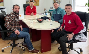 Каратистот Павловски на средба со градоначалникот на Крива Паланка