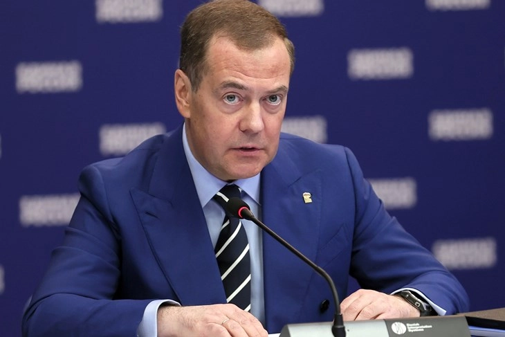 Medvedev: Për shkak të dërgesës të armëve më të avancuara amerikane do të digjet e gjithë Ukraina