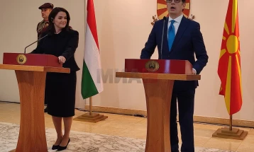 BE-ja duhet të heqë qafe korrupsionin dhe më pas të vendosë një kusht për vendet e tjera, vlerësoi presidentja  hungareze Novak