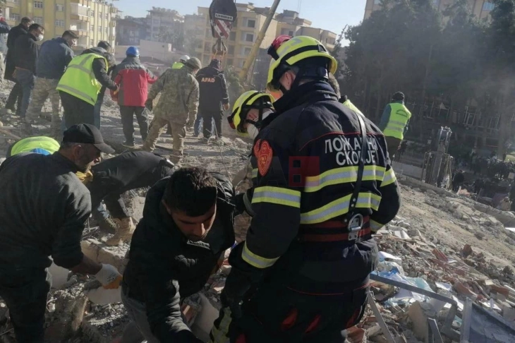 Zjarrfikësit e Shkupit  në terren në Gaziantep