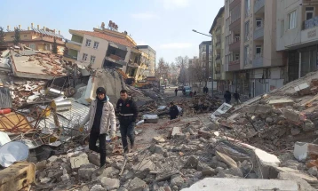 Во Турција 1,2 милиони луѓе останаа без покрив над главата