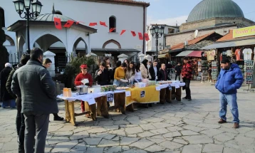 Kermes për solidaritet me Turqinë në Çarshinë e Vjetër të Shkupit