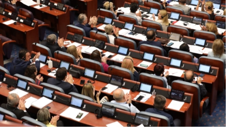 Parliament resumes debate over dismissal of Alternativa ministers  