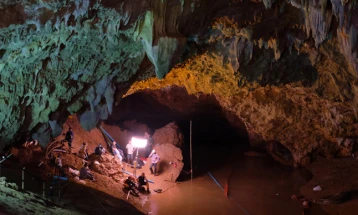 Момчето кое го преживеа спасувањето од тајландската пештера почина во Британија