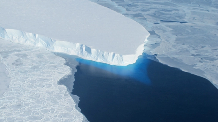 Топлата вода ги топи слабите точки на „Глечерот Судниот ден“ на Антарктикот