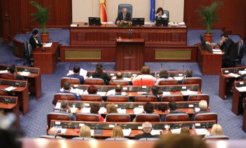 Дебатата за нови министри ќе продолжи во 20 часот,  стартуваа пратеничките прашања