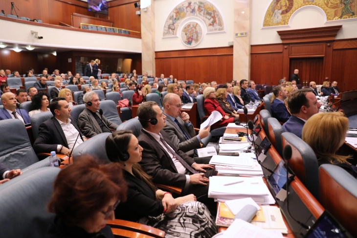 Собраниска расправа за избор на новите министри: Меѓусебни обвинувања за криминал, корупција и пазарења