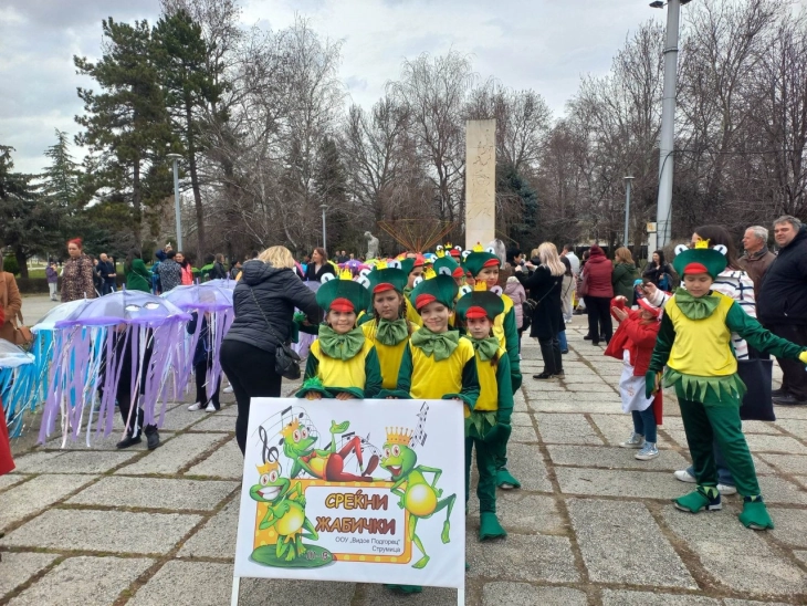 Најмладите струмичани ја продолжија традицијата со Детскиот карневал