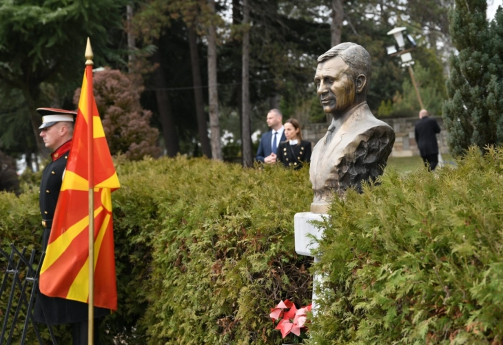 Државнички церемонии во чест на загинатиот претседател Борис Трајковски