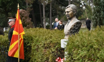 Државнички церемонии во чест на загинатиот претседател Борис Трајковски