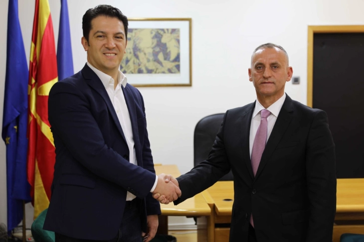 Ministri i ri i Shëndetësisë, Fatmir Mexhiti e ndërmori funksionin nga Sali