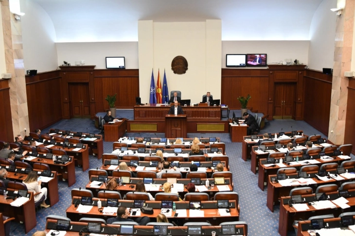 Собранието на пауза, расправата продолжува во 19:30 часот