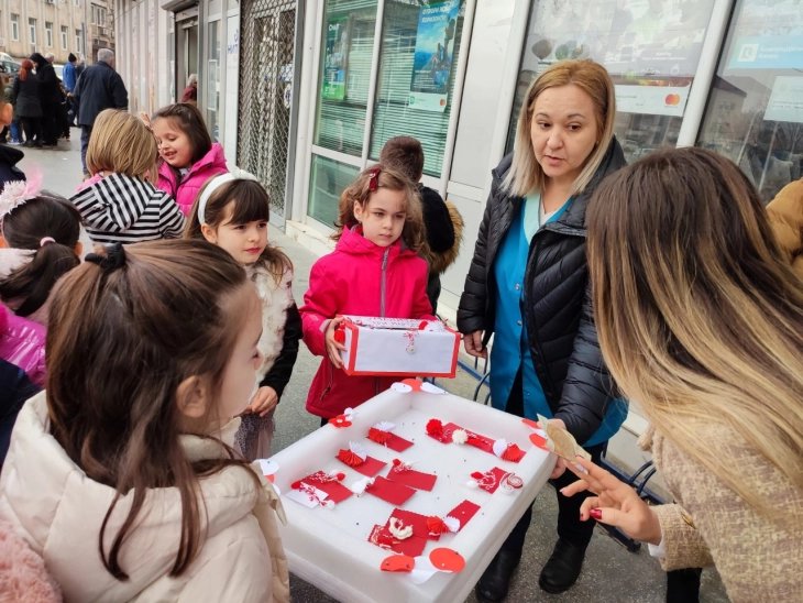 ,,Подари мартинка, израдувај дете