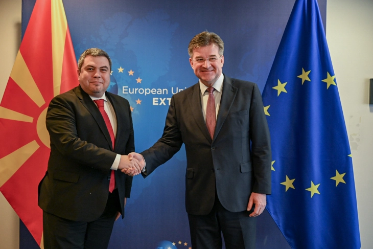 Маричиќ на средба со Лајчак: Северна Македонија води политики базирани врз европските вредности