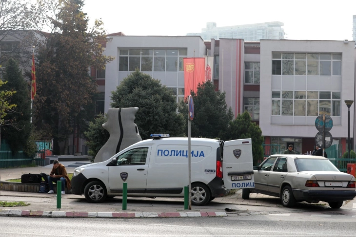 Лажни пријавите за поставени експлозивни направи во 120 скопски училишта
