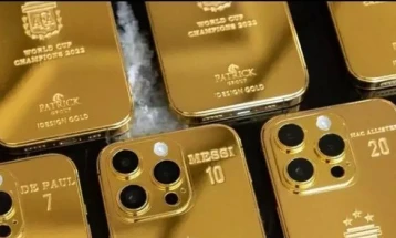 Меси купи 35 златни ајфони за играчите и тренерите на Аргентина