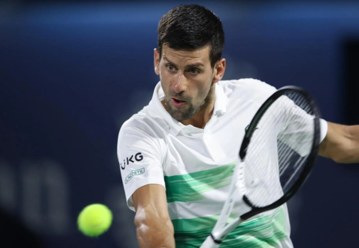 Djokovic maintains winning streak to set up semi-final against Medvedev