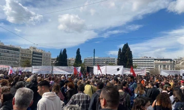 Protestë masive para Parlamentit grek në Athinë për shkak të fatkeqësisë hekurudhore