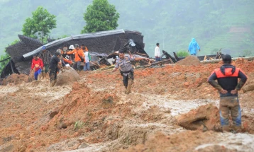 Најмалку 11 загинати во свлечиште во Индонезија, 50 лица се водат за исчезнати