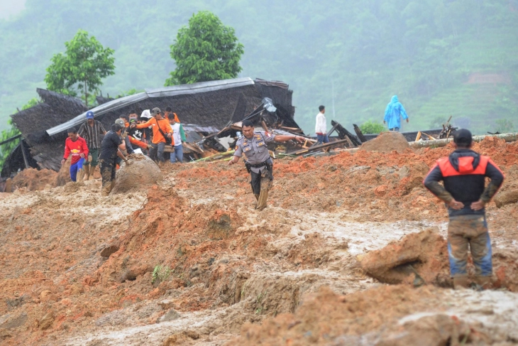 At least 10 killed, 50 missing in Indonesian landslide