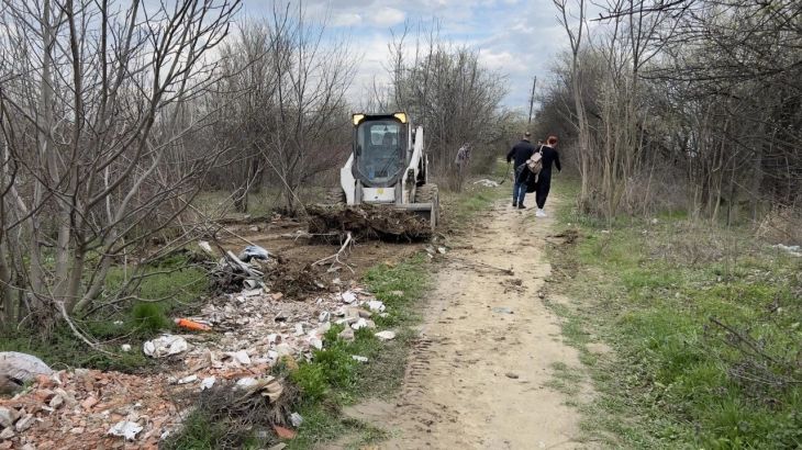 Општина Кисела Вода со акција за чистење депонија во Расадник