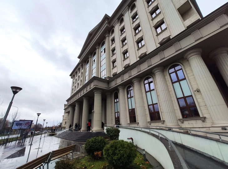 Gjykata Penale e ndërpreu procedurën kundër Daravelskit për shkak të shfaqjes së vjetërsimit absolut dhe anuloi aktgjykimin